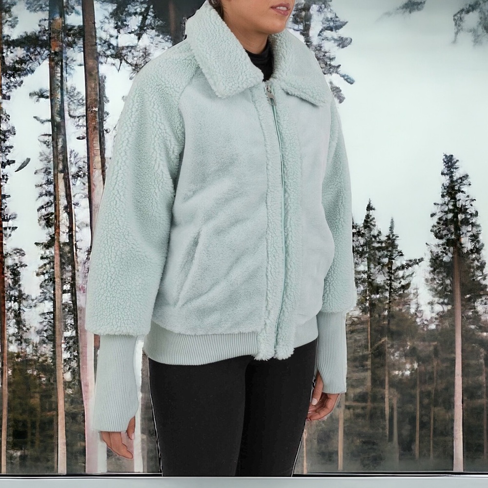 CYN & LUCA  Faux Fur Jacket New with Tags Mint